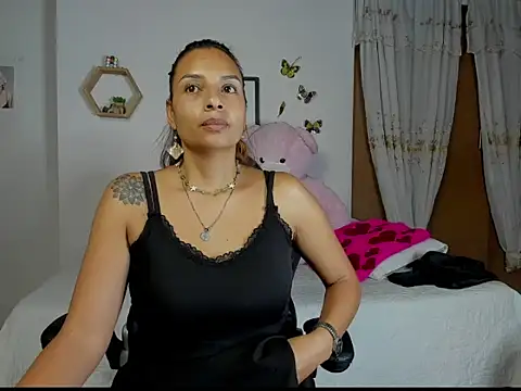 mykaelahoney online show from November 2025 04:22:02 AM