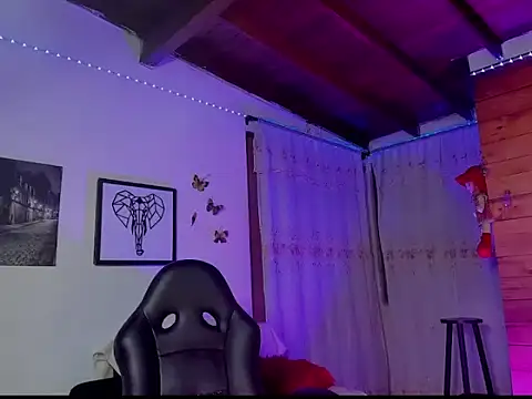 mykaelahoney online show from February 2026 12:59:02 AM