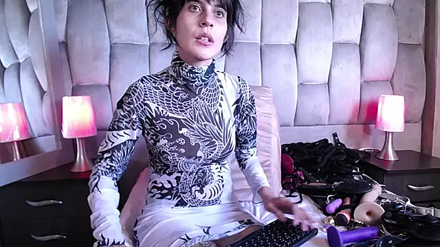 bellatrix25 online show from January 2025 08:30:01 PM