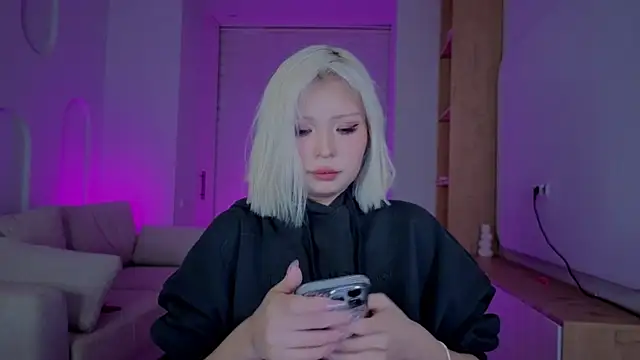 RileyMee online show from September 2025 12:54:01 PM