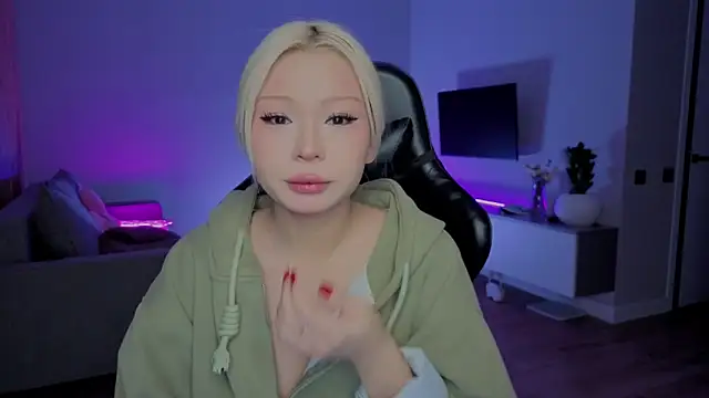 RileyMee online show from December 2025 01:02:01 AM