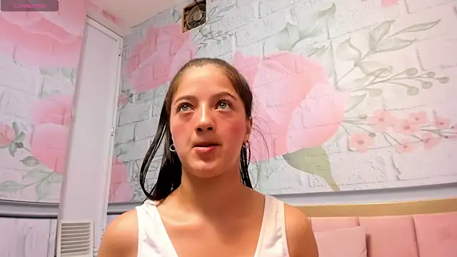 Snapshot of Annie_Cute18_ chatting on February 2025 04:06:01 AM Annie Cute18 online show from February 2025 04:06:01 AM