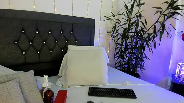 ebony hot1 online show from December 2024 02:06:02 PM