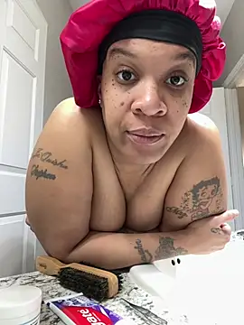 Snapshot of SexyHoneyRedd chatting on January 2025 11:41:02 AM SexyHoneyRedd online show from January 2025 11:41:02 AM