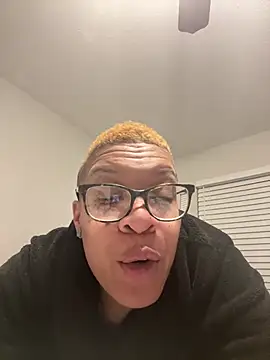 Snapshot of SexyHoneyRedd chatting on March 2026 10:23:02 AM SexyHoneyRedd online show from March 2026 10:23:02 AM