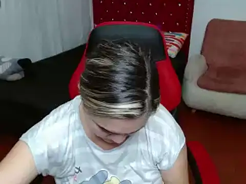 Snapshot of helenca43 chatting on February 2025 11:34:02 PM helenca43 online show from February 2025 11:34:02 PM