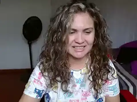 Snapshot of helenca43 chatting on February 2025 04:01:02 PM helenca43 online show from February 2025 04:01:02 PM