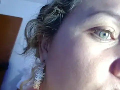 Snapshot of helenca43 chatting on February 2025 03:15:01 AM helenca43 online show from February 2025 03:15:01 AM