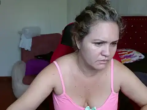 Snapshot of helenca43 chatting on February 2025 04:04:01 PM helenca43 online show from February 2025 04:04:01 PM