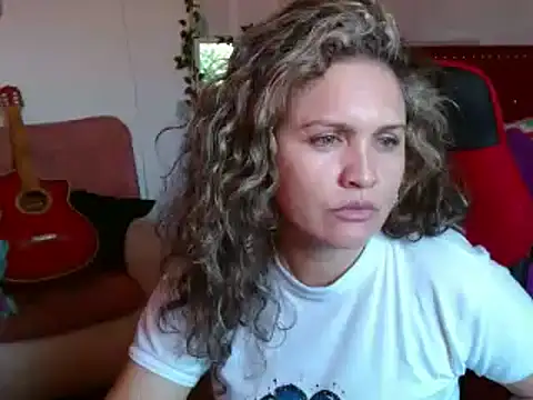 Snapshot of helenca43 chatting on February 2025 09:20:02 PM helenca43 online show from February 2025 09:20:02 PM