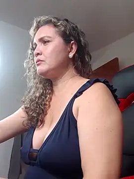 Snapshot of helenca43 chatting on February 2025 02:44:01 PM helenca43 online show from February 2025 02:44:01 PM