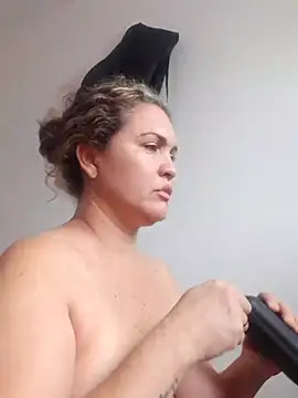 Snapshot of helenca43 chatting on March 2025 09:37:01 PM helenca43 online show from March 2025 09:37:01 PM