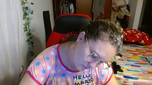 Snapshot of helenca43 chatting on October 2025 09:29:02 AM helenca43 online show from October 2025 09:29:02 AM