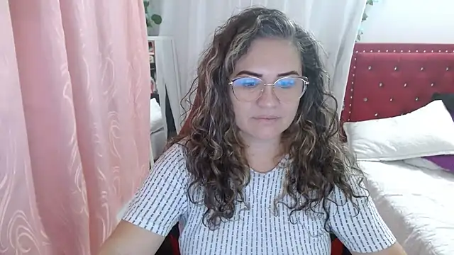 Snapshot of helenca43 chatting on October 2025 09:55:02 AM helenca43 online show from October 2025 09:55:02 AM