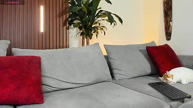 lucasanto  online show from April 2026 04:39:02 AM