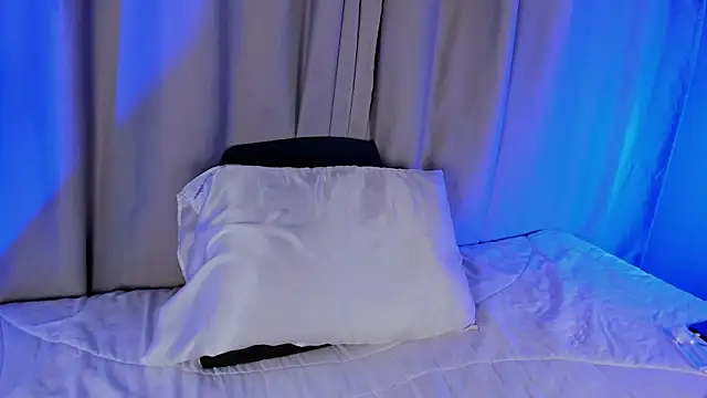 EviePhoenix online show from April 2026 09:06:01 PM