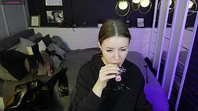 Lily Moonlight online show from March 2025 07:47:02 AM