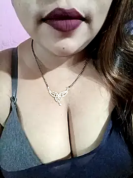 Snapshot of Beautyy38 chatting on December 2024 02:57:01 AM Beautyy38 online show from December 2024 02:57:01 AM