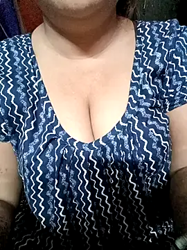 Snapshot of Beautyy38 chatting on February 2025 12:18:01 AM Beautyy38 online show from February 2025 12:18:01 AM