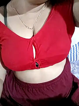 Snapshot of Beautyy38 chatting on February 2025 03:37:01 AM Beautyy38 online show from February 2025 03:37:01 AM