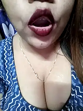 Snapshot of Beautyy38 chatting on February 2025 07:21:01 PM Beautyy38 online show from February 2025 07:21:01 PM