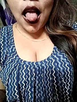 Snapshot of Beautyy38 chatting on February 2025 10:26:02 PM Beautyy38 online show from February 2025 10:26:02 PM