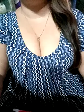 Snapshot of Beautyy38 chatting on March 2025 08:07:02 PM Beautyy38 online show from March 2025 08:07:02 PM