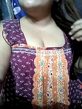 Snapshot of Beautyy38 chatting on March 2025 07:27:02 PM Beautyy38 online show from March 2025 07:27:02 PM