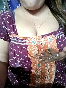 Snapshot of Beautyy38 chatting on March 2025 07:48:01 PM Beautyy38 online show from March 2025 07:48:01 PM