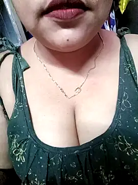 Snapshot of Beautyy38 chatting on March 2025 12:21:02 AM Beautyy38 online show from March 2025 12:21:02 AM