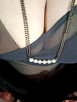 Snapshot of Beautyy38 chatting on October 2025 03:10:01 AM Beautyy38 online show from October 2025 03:10:01 AM