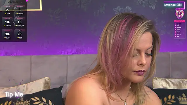 Snapshot of ZoeMesmerize chatting on January 2025 03:01:01 AM ZoeMesmerize online show from January 2025 03:01:01 AM