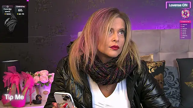 Snapshot of ZoeMesmerize chatting on January 2025 05:19:01 AM ZoeMesmerize online show from January 2025 05:19:01 AM