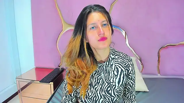 GiaRoussel online show from January 2025 01:51:01 PM