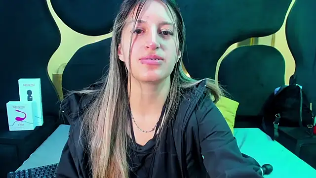 GiaRoussel online show from October 2025 03:13:01 PM