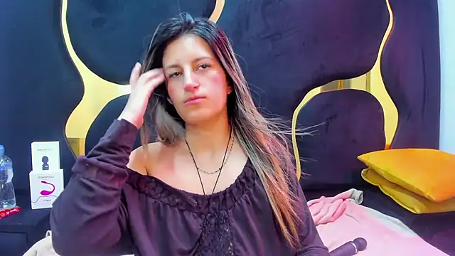 GiaRoussel online show from October 2025 03:07:01 PM