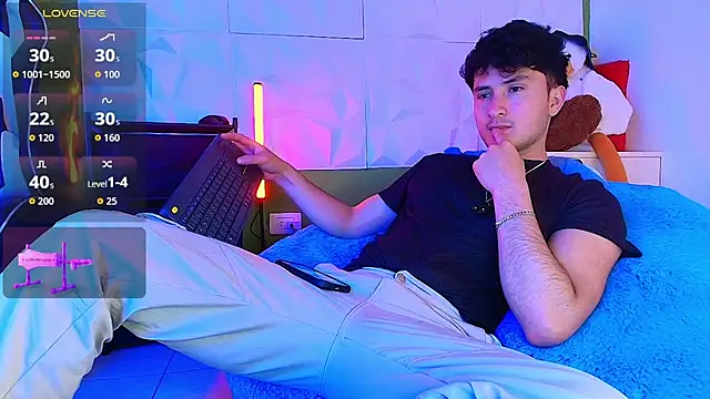 santyago taylor online show from September 2025 08:01:02 PM