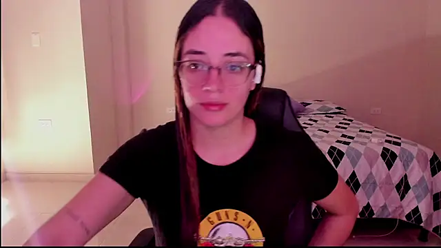 Snapshot of atenas_05_ chatting on September 2025 06:18:02 PM atenas 05 online show from September 2025 06:18:02 PM