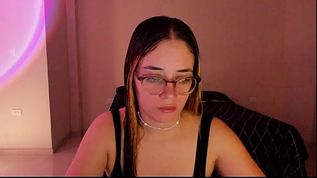 Snapshot of atenas_05_ chatting on September 2025 06:30:01 PM atenas 05 online show from September 2025 06:30:01 PM