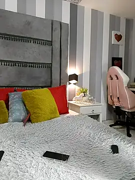 Julianewell online show from December 2025 12:25:02 PM