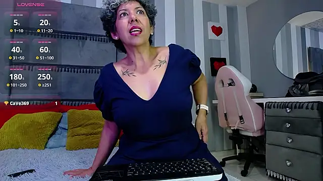 Julianewell online show from March 2026 12:32:01 PM