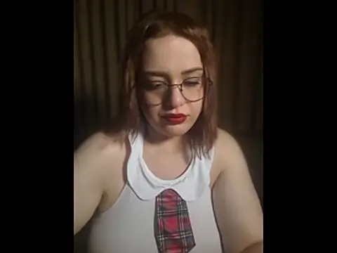 Snapshot of cansuozell chatting on June 2026 06:10:01 PM cansuozell online show from June 2026 06:10:01 PM