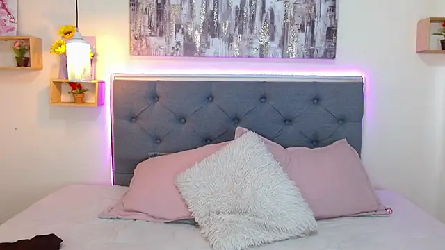 mia aira online show from September 2025 03:11:01 PM