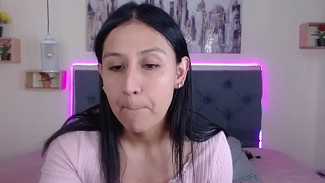 mia aira online show from November 2025 02:39:01 PM