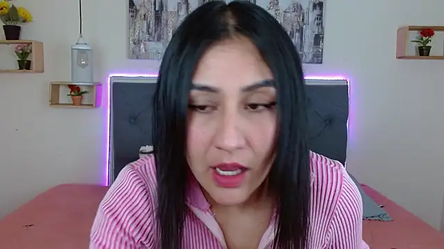 mia aira online show from November 2025 03:19:02 PM