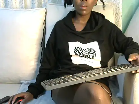 Caryyyl online show from November 2025 02:06:02 PM