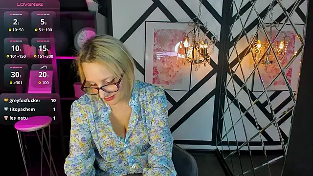 Queen Anna  online show from January 2026 07:11:01 PM