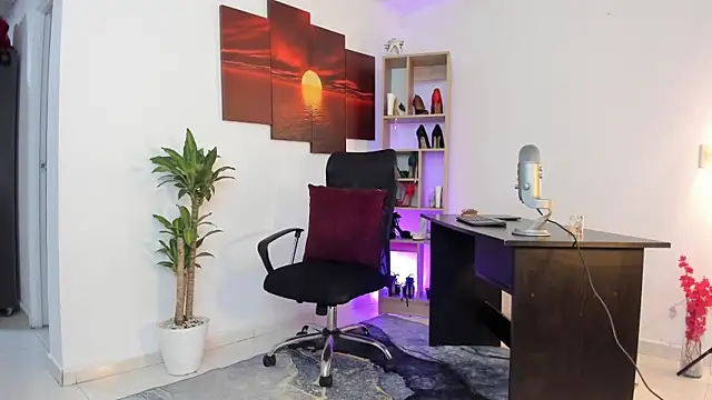 Snapshot of Lia_Copper chatting on March 2025 04:24:02 PM Lia Copper online show from March 2025 04:24:02 PM