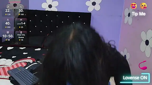 karolinee 66  online show from March 2026 04:20:01 AM