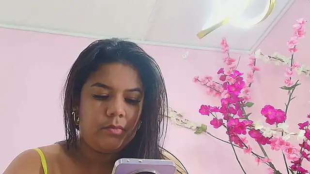 Snapshot of almendraevans chatting on February 2025 06:01:02 PM almendraevans online show from February 2025 06:01:02 PM